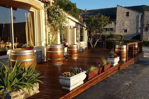 terrasse de l'auberge des Salèlles