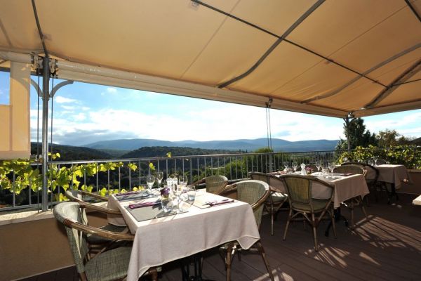 Terrasse du restaurant des Tilleuls